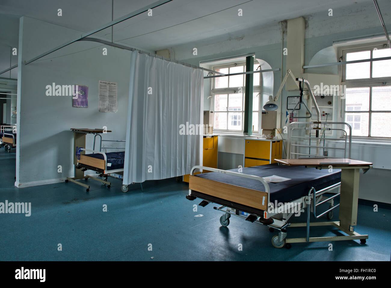 Nhs hospital ward beds hires stock photography and images Alamy