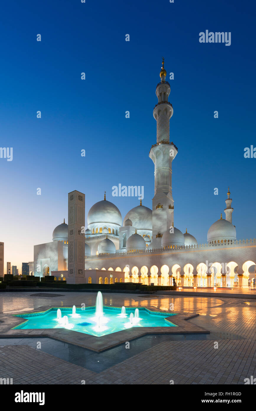 Night view of Sheikh Zayed Grand Mosque in Abu Dhabi United Arab Emirates Stock Photo