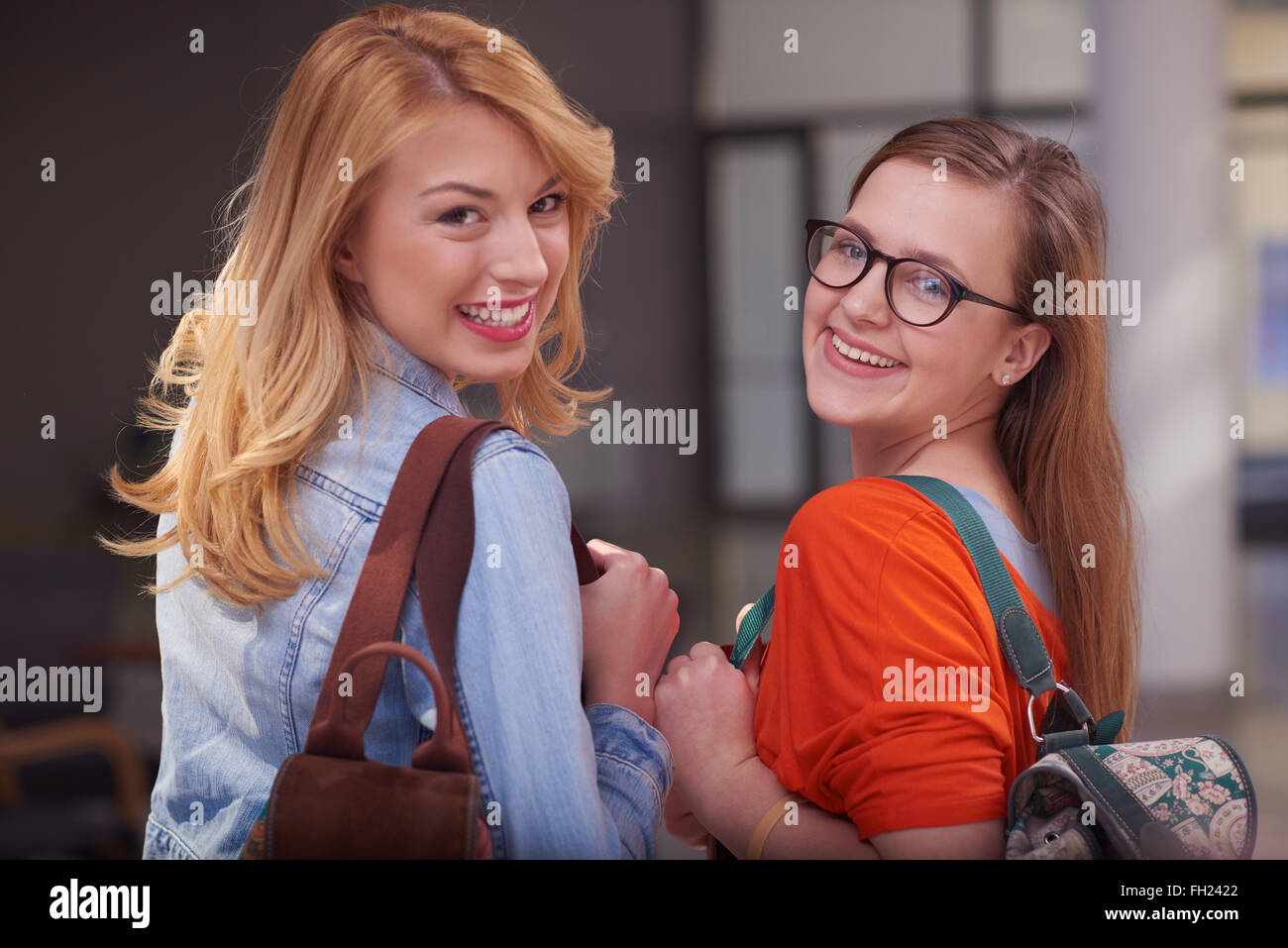 Две студентки красотки