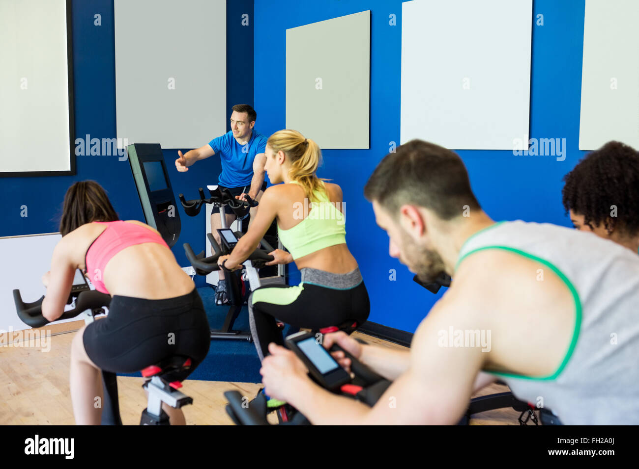 Fit people in a spin class Stock Photo - Alamy