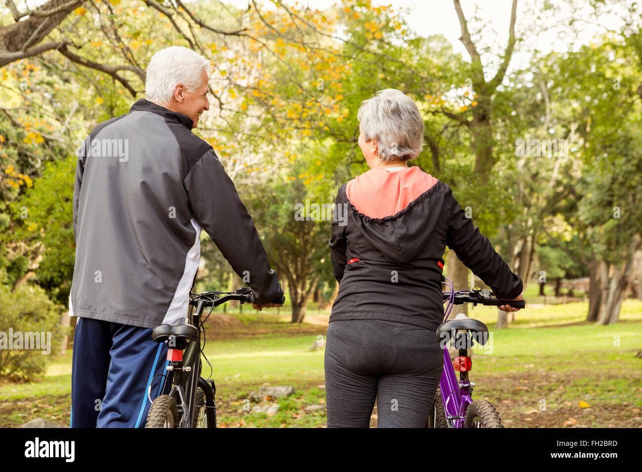Senior couple in the park Stock Photo - Alamy