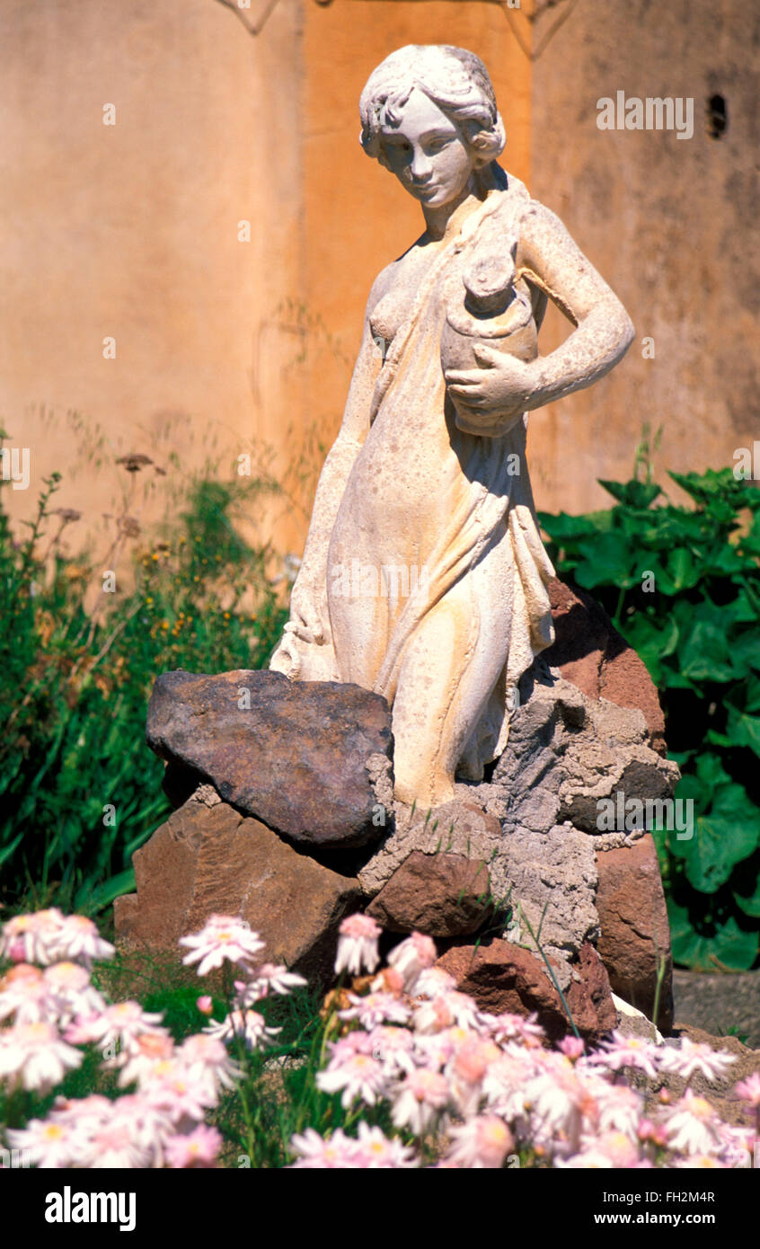 Salina island, Statue in Malfa,  Aeolische Inseln, Sizilien, Italien Stock Photo