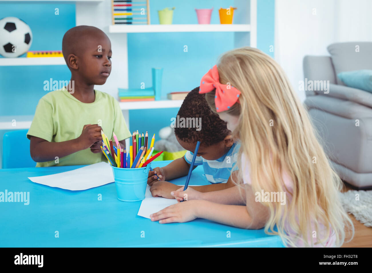 Kids arts and crafts room hi-res stock photography and images - Alamy