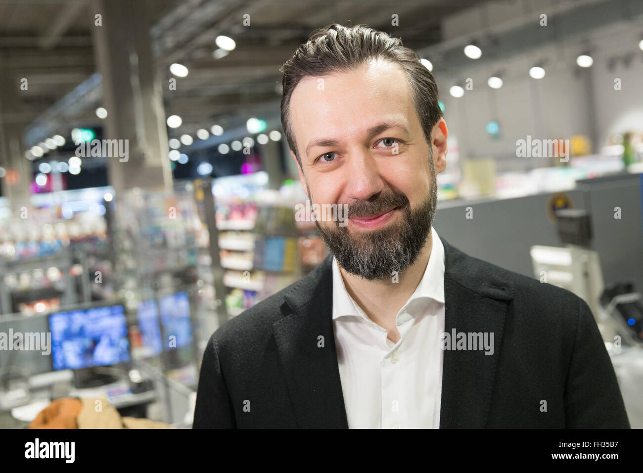 Hamburg, Germany. 23rd Feb, 2016. Christoph Woehlke, general manager of the Budnikowsky drug store chain poses during a press event at a Budnikowski branch in Hamburg, Germany, 23 February 2016. The Hamburg-based initiative 'Viva con Agua' intends to collect donations for sanitary facilities in Ethopia by selling the toilet paper. Initially, 100,000 packages of the product will be sold exclusively in the Budnikowski branches in Hamburg. Photo: CHRISTIAN CHARISIUS/dpa/Alamy Live News Stock Photo