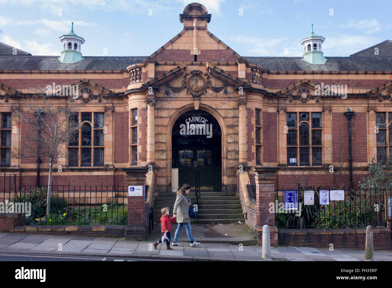 Public library exterior outside london hi-res stock photography and ...