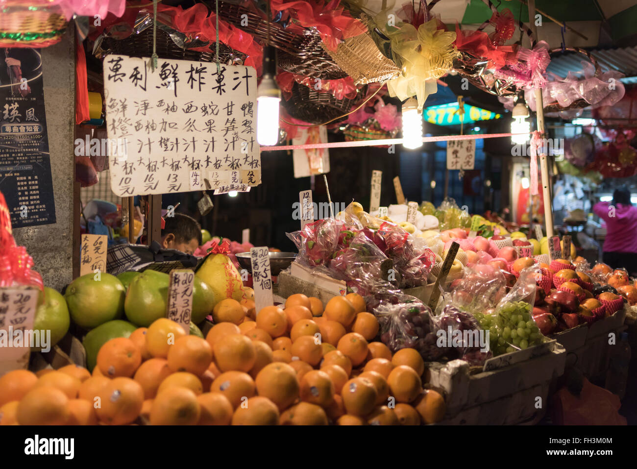 HONG KONG, CHINA 7 FEB 2016 Traditional Hong Kong fruit stand still