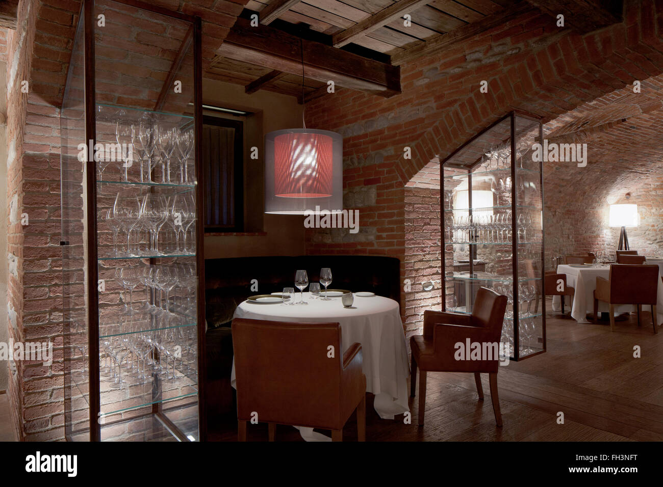 Elegant italian restaurant in a wine cellar Stock Photo - Alamy