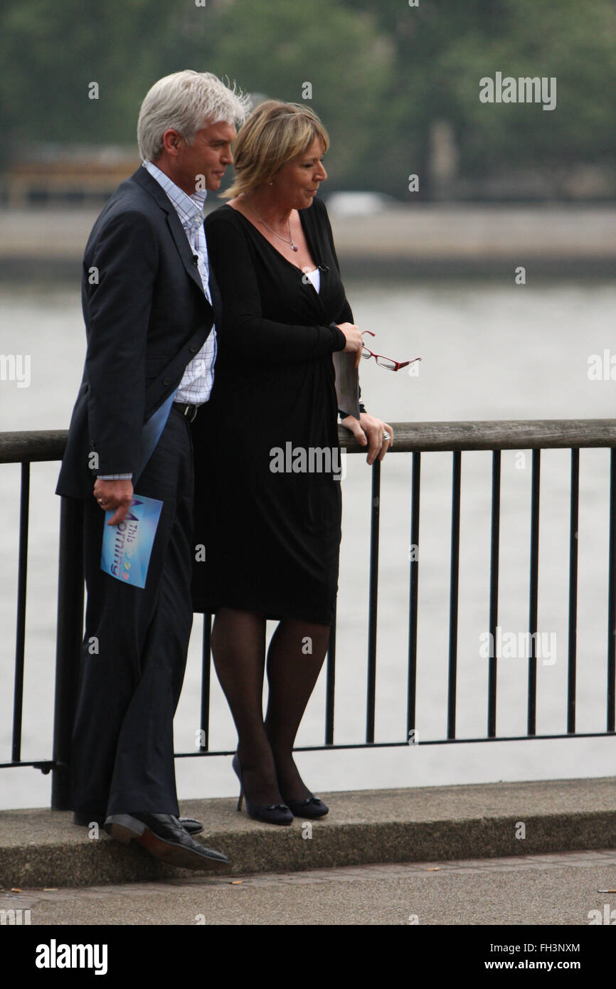 Phillip schofield fern britton filming hi-res stock photography and ...