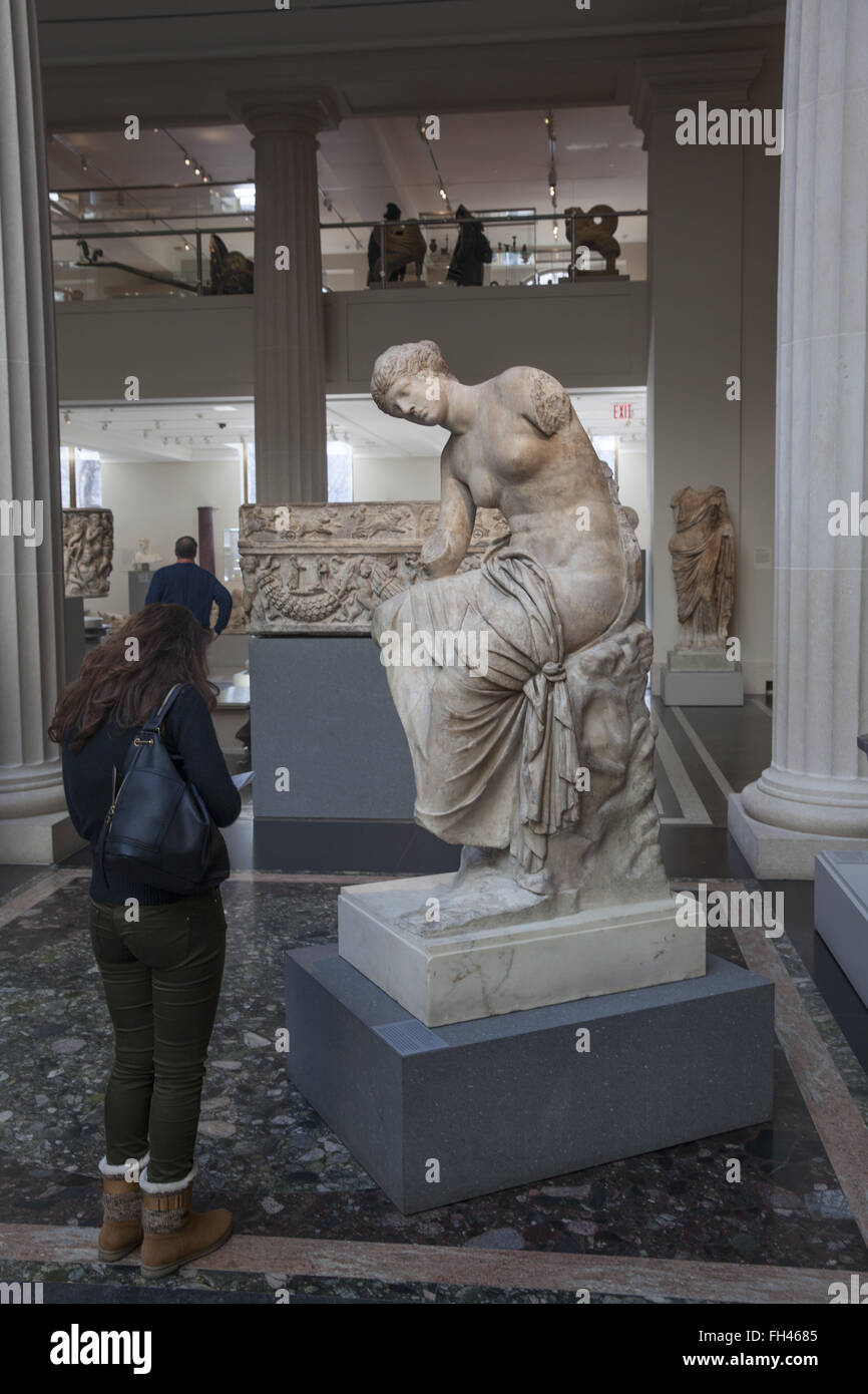 Leon Levy and Shelby White Court, the center piece of the Roman and Greek galleries at the Metropolitan Museum of Art in NYC. Marble statue of a seated muse. 2nd cent. A.D. Roman. Stock Photo