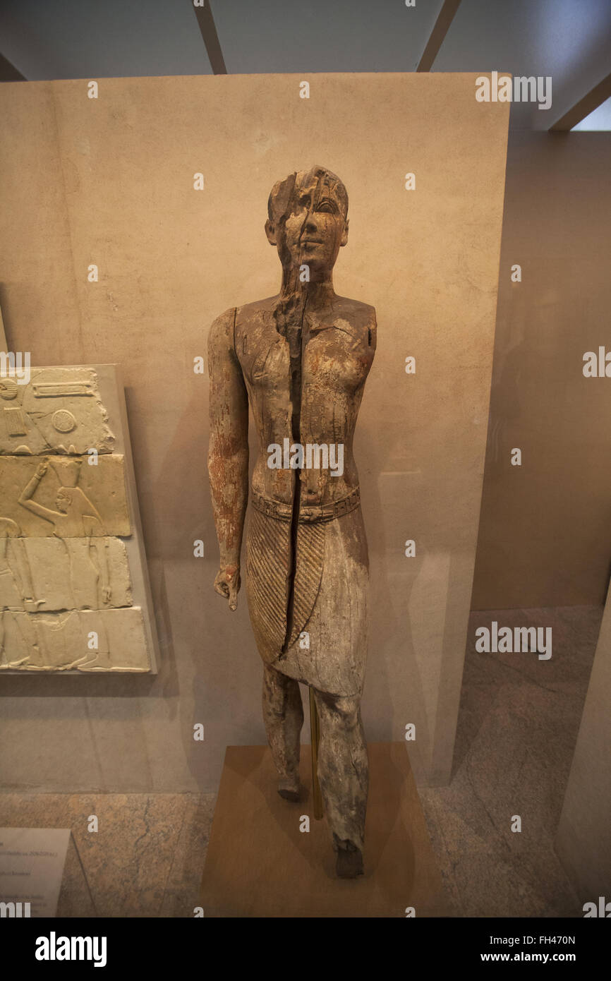 Statue of Kaipunesut - Metropolitan Museum of Art. Wooden Statue from around 2528 B.C. with the name 'Royal Carpenter' inscribed on his belt. From a tomb near Memphis, Egypt. Old Kingdom, 4th Dynasty. Stock Photo