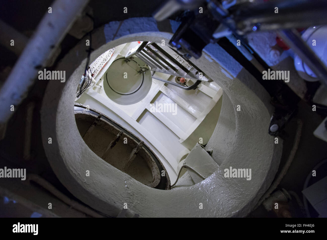 Inside submarine wwii hires stock photography and images Alamy