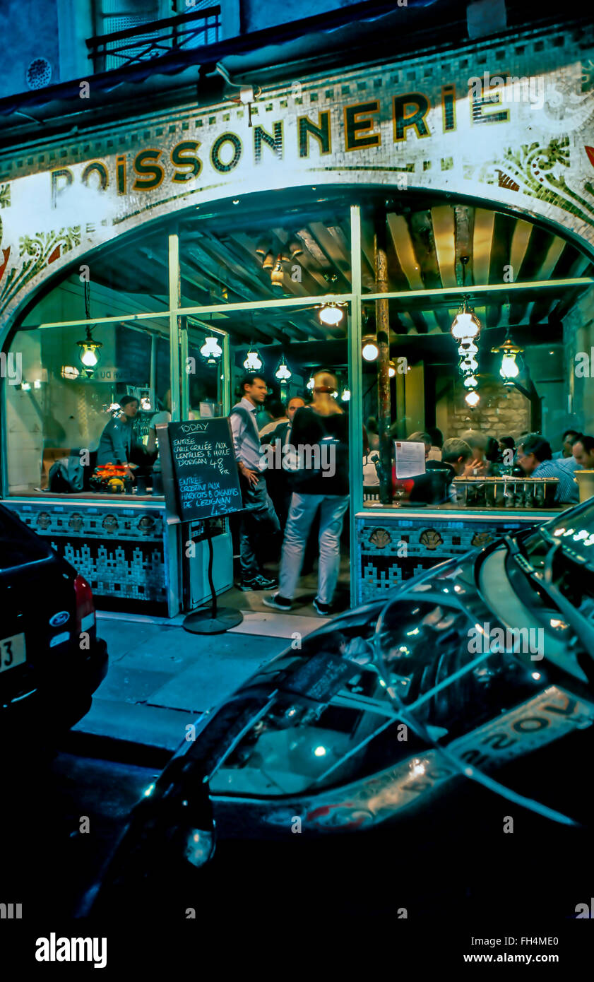 french bistro near me on Paris France French Bistro Restaurant Bar A Vin Wine Bar Fish Stock Photo Alamy