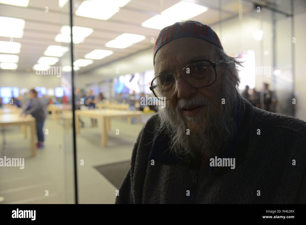 Philadelphia, Pennsylvania, USA. 23rd Feb, 2016. Rabbi ARTHUR WAKOV, of Philadelphia, says it's a slippery slope if Apple compels with the FBI's request as he, joined by fellow supporters, gathers during a Feb. 23, 2016 protest outside the Apple Store on Walnut Street, in Center City Philadelphia, PA. Credit:  Bastiaan Slabbers/ZUMA Wire/Alamy Live News Stock Photo