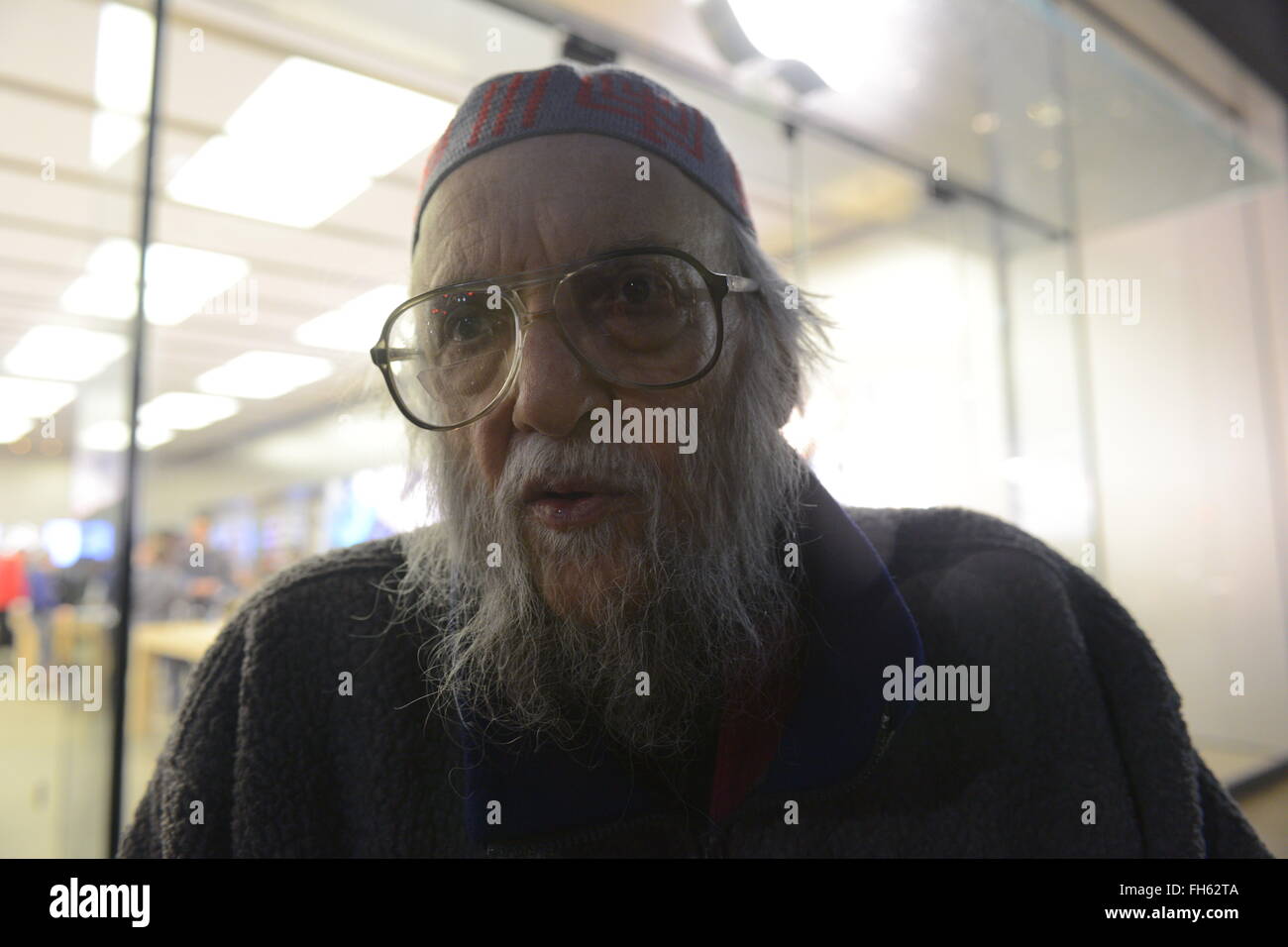 Philadelphia, Pennsylvania, USA. 23rd Feb, 2016. Rabbi ARTHUR WAKOV, of Philadelphia, says it's a slippery slope if Apple compels with the FBI's request as he, joined by fellow supporters, gathers during a Feb. 23, 2016 protest outside the Apple Store on Walnut Street, in Center City Philadelphia, PA. Credit:  Bastiaan Slabbers/ZUMA Wire/Alamy Live News Stock Photo