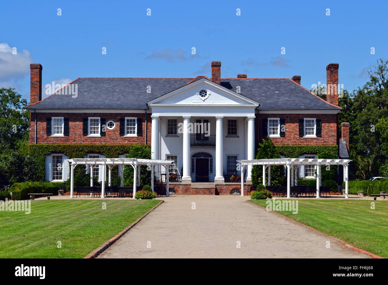 Boone Hall Plantation Historic Southern Mansion in Charleston, South Carolina, USA Stock Photo