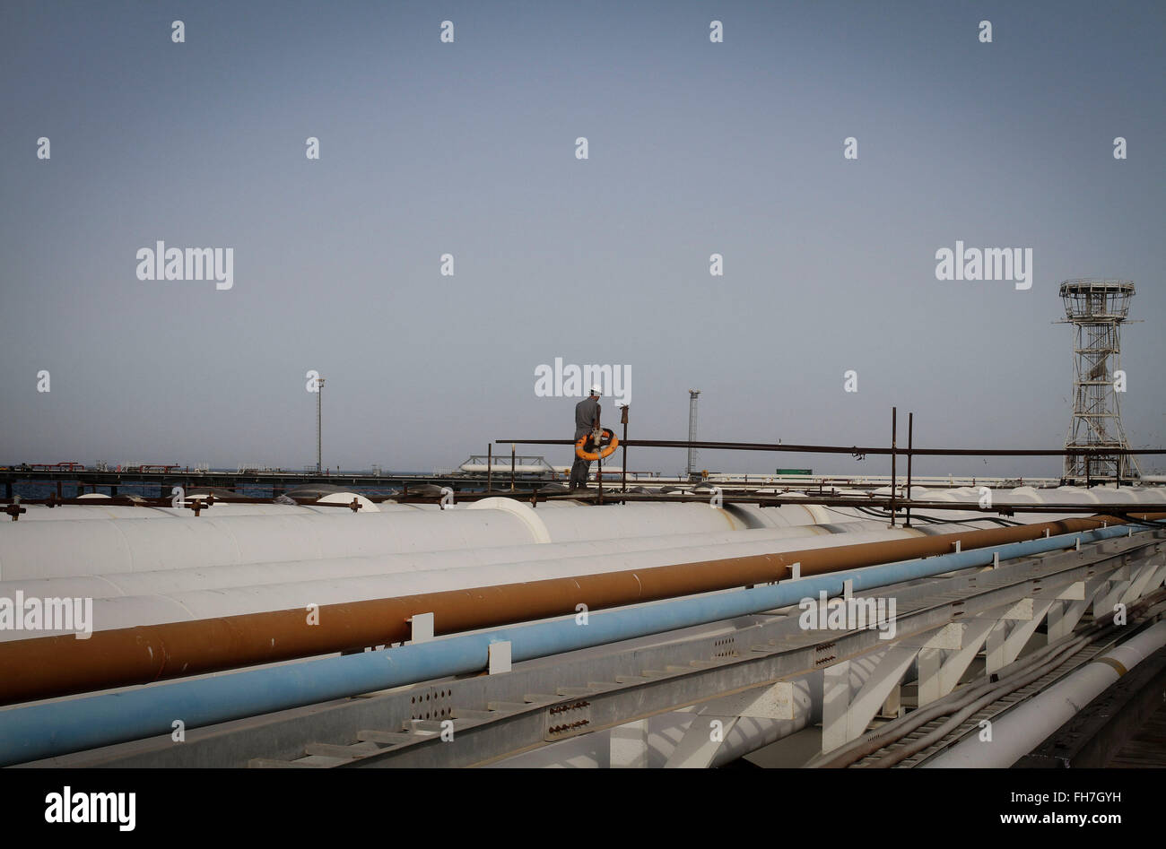 Oil fields iran hires stock photography and images Alamy