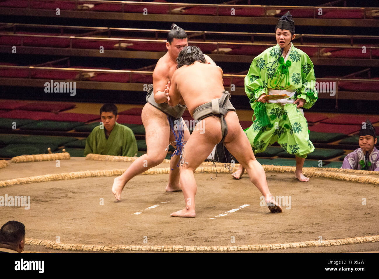 Two sumo wrestlers fight in Tokyo Stock Photo