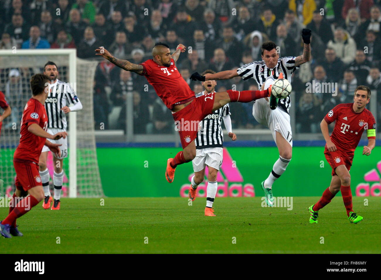turin-italy-23rd-february-2016-uefa-champions-league-football-juventus-FH86MY.jpg