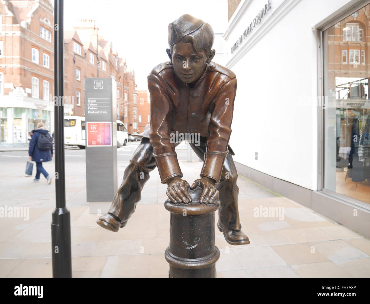 'Two Pupils' Leapfrog Bollard in Chelsea, London Stock Photo