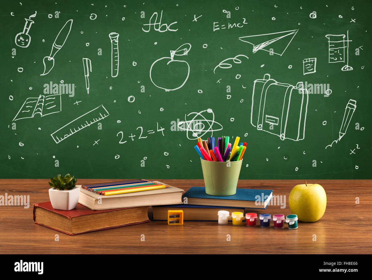 Школьная доска с надписями. Школьная доска. Утром на школьной доске были. Школьная доска фон. Крутые идеи для школьной фотосессии.