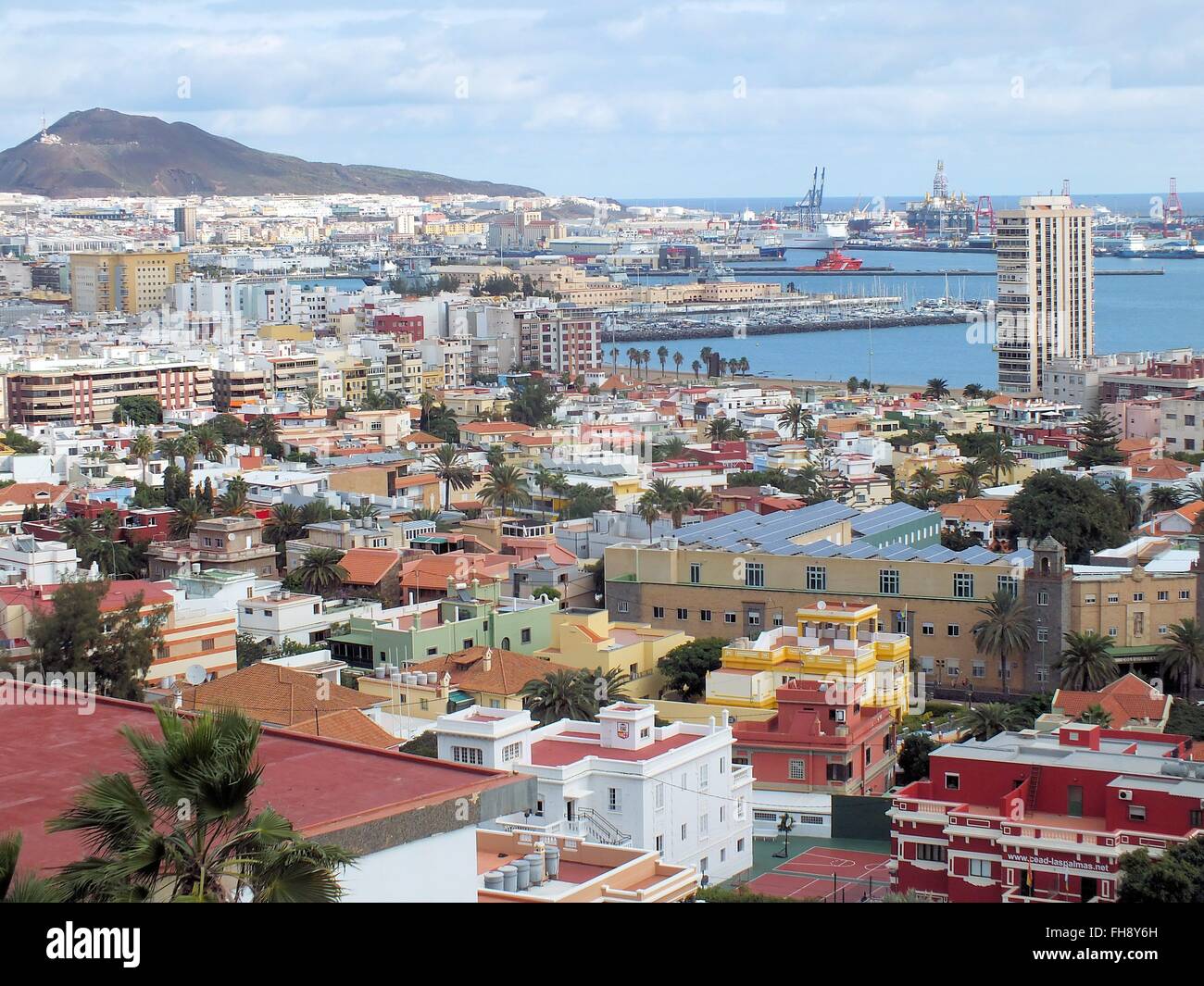 From the higher district of Ciudad Jardin you can enjoy panoramic views of Sta Catalina, the marina of the Club Nautico and the Grand Harbour Puerto de la Luz - January 2016 Stock Photo