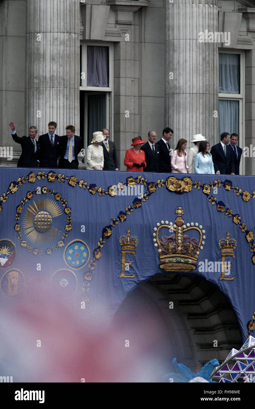 Queen Elizabeth II, accompanied other members of the British Royal Family, on the balcony of Buckingham Palace after a special pageant marking her Golden Jubilee which took place outside the palace. Celebrations took place across the United Kingdom with the centrepiece a parade and fireworks at Buckingham Palace, the Queen's London residency. Queen Elizabeth ascended to the British throne in 1952 upon the death of her father, King George VI. Stock Photo