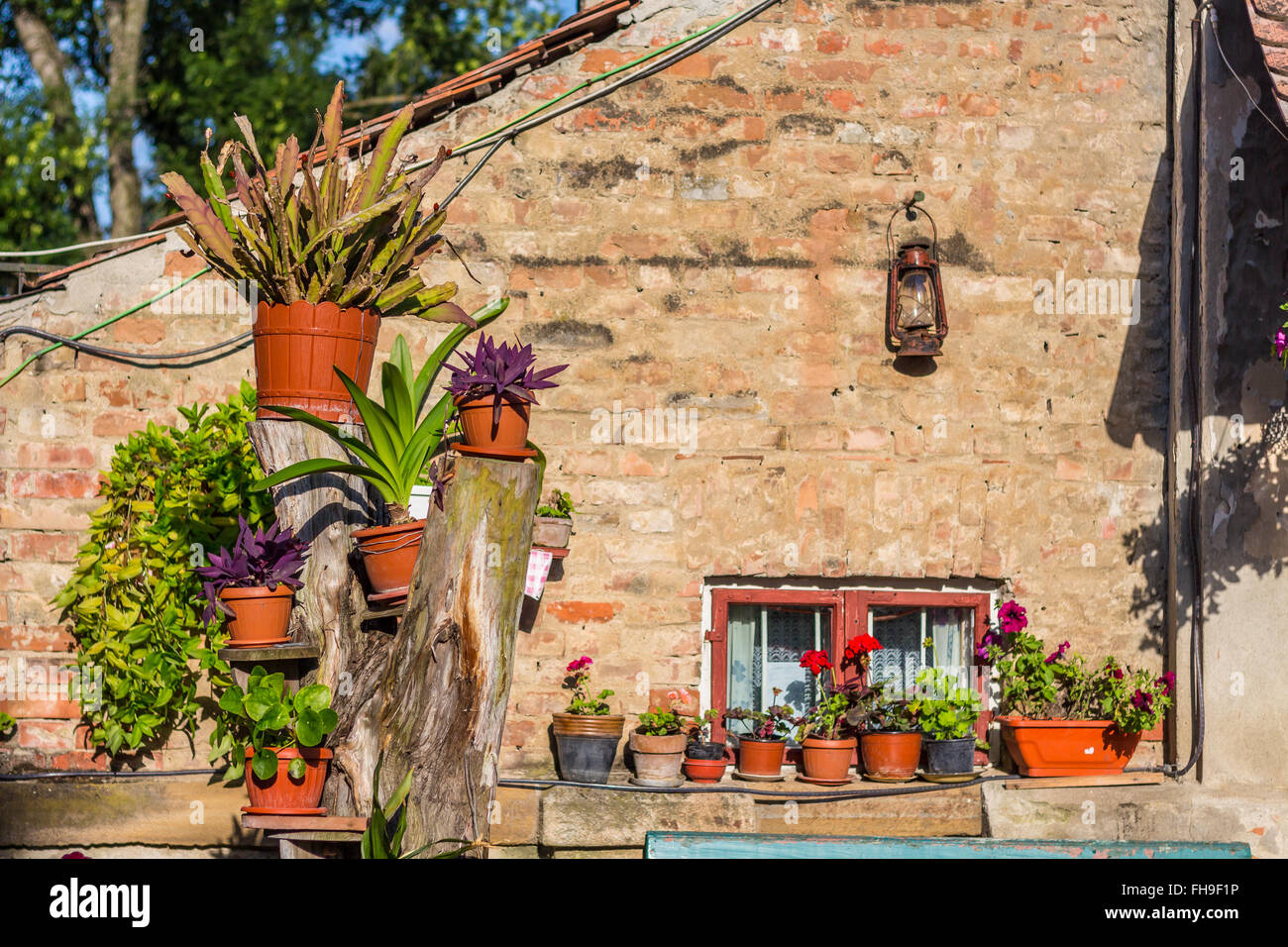 Vintage Front Yard Stock Photo - Alamy