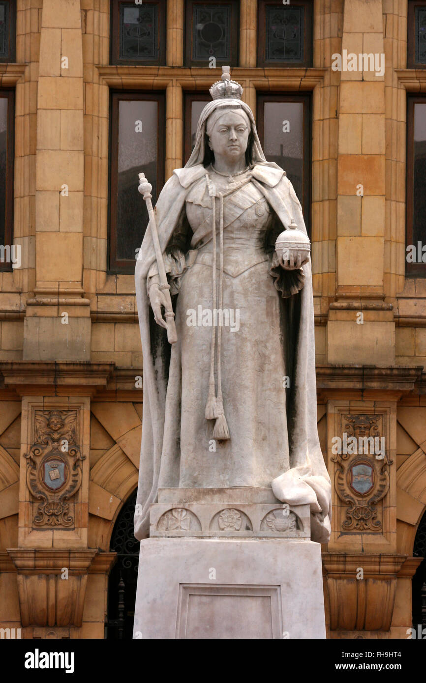 Statue of Queen Victoria in front of public library, Port Elizabeth, South Africa Stock Photo