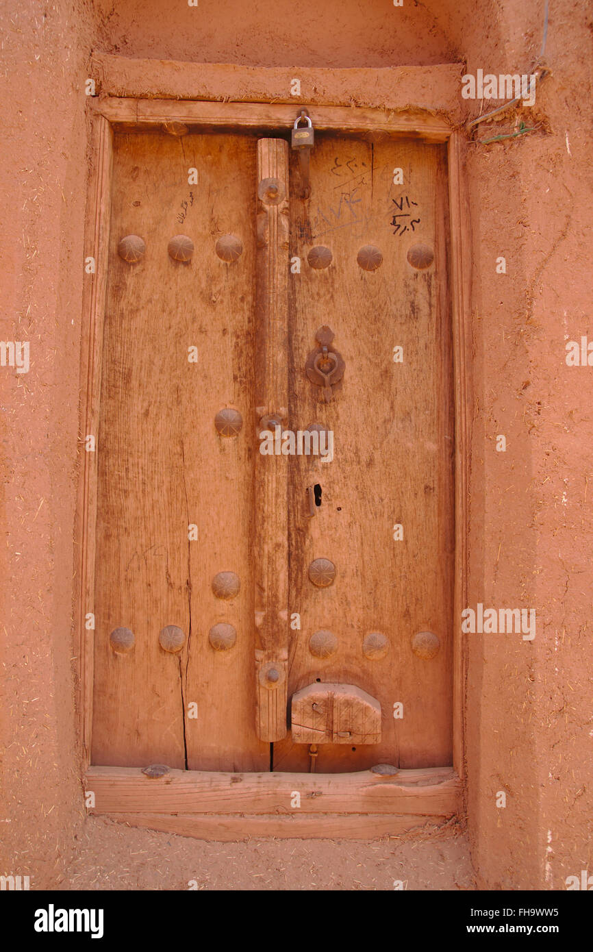 Wooden door abyaneh iran hi-res stock photography and images - Alamy