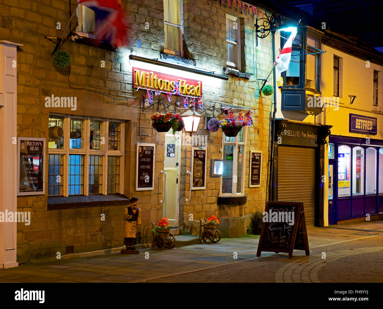 Miltons Head pub at night, Buxton, Derbyshire, England UK Stock Photo