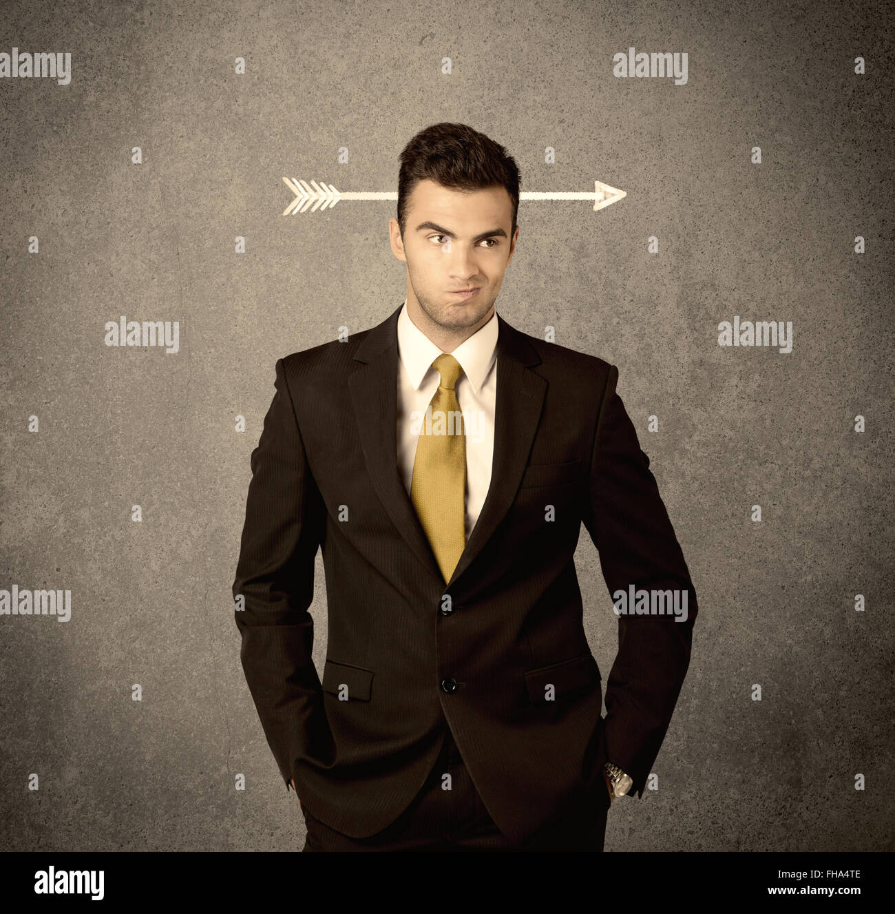 Arrow through head hires stock photography and images Alamy