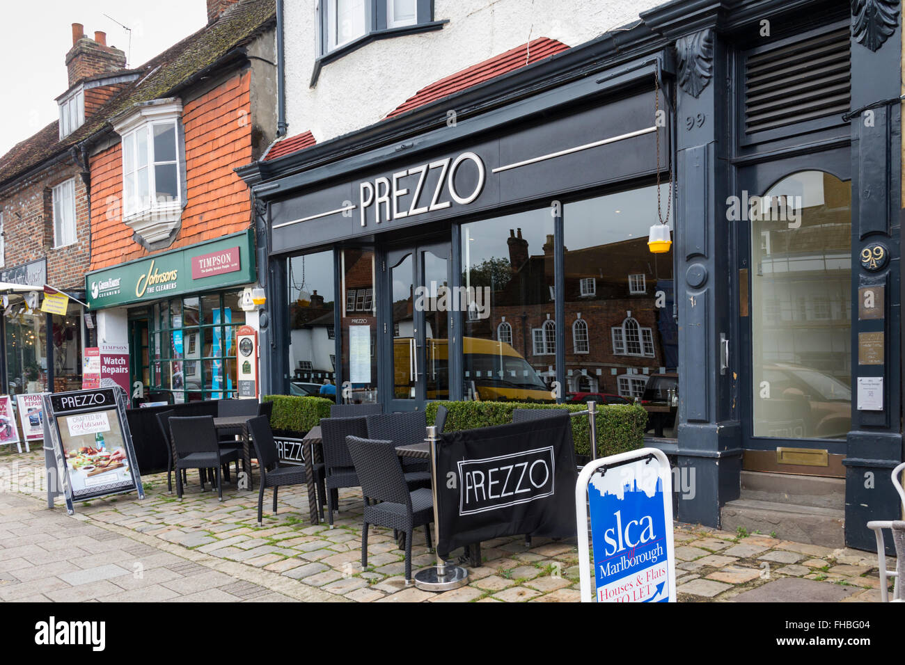 Prezzo, restaurant on Marlborough High Street serving Italian cuisine, including pizzas, part of a chain of 200 outlets. Stock Photo