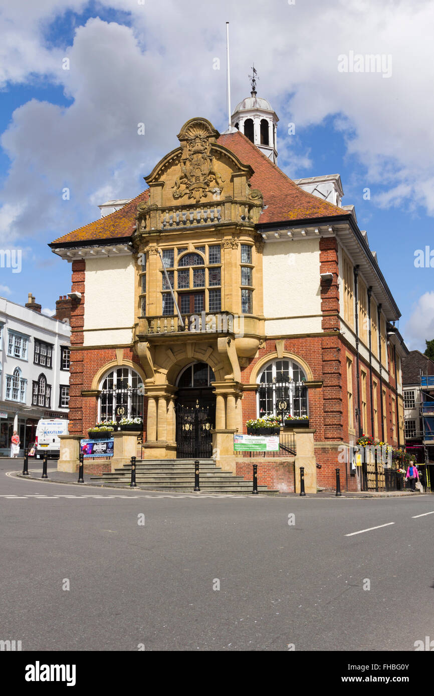 Marlborough town hall bisecting the High Street at its north end. , The town hall was built in 1902 in Dutch style and is a grad Stock Photo