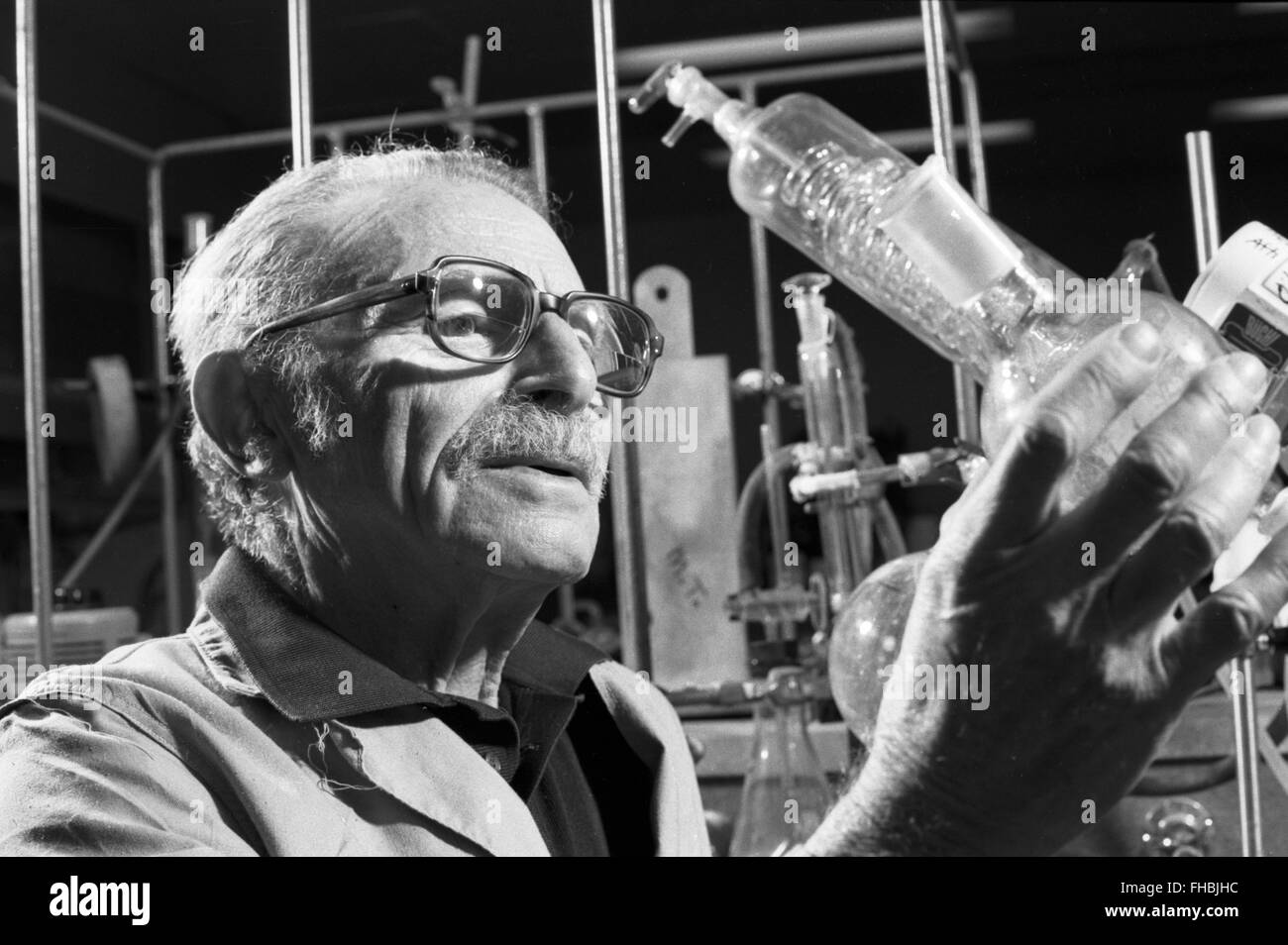 Chemist Max Tishler, photographed approximately 1982, at his laboratory at Wesleyan University. Stock Photo