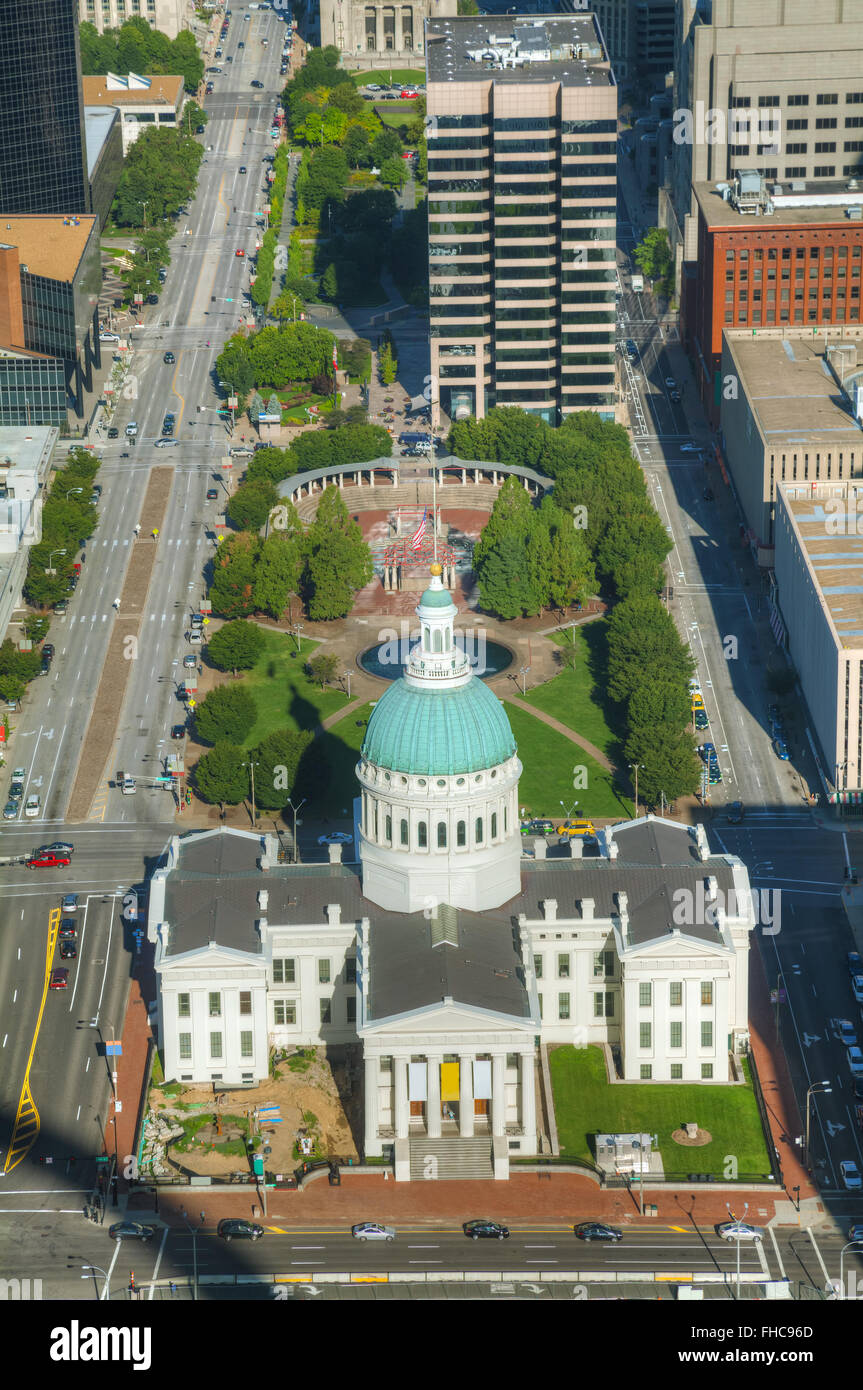 Downtown St Louis, MO with the Old Courthouse in the morning Stock Photo: 96771653 - Alamy