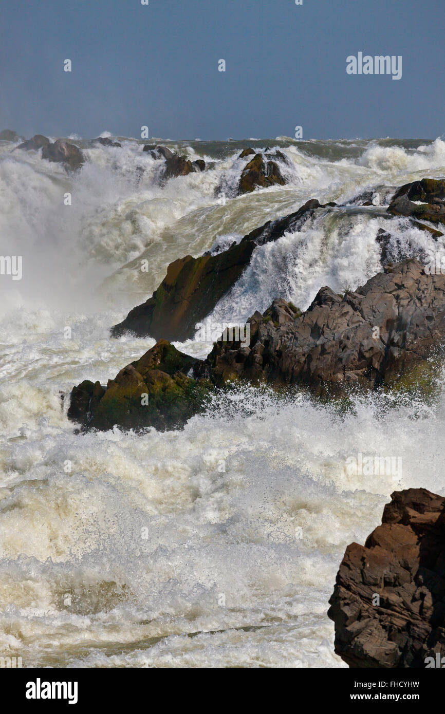 KHONE PHAPHENG WATERFALL in the 4 Thousand Islands Area (Si Phan Don) of the MEKONG RIVER - SOUTHERN, LAOS Stock Photo