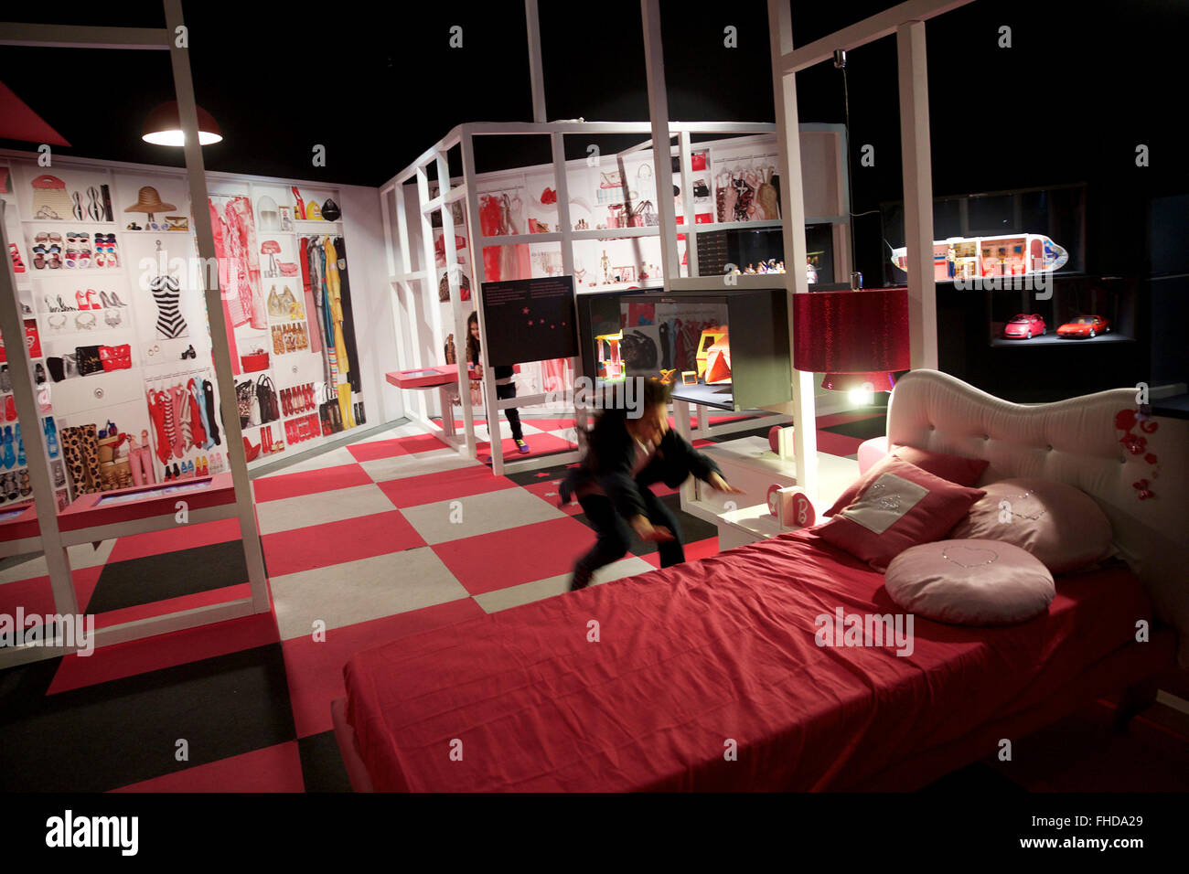 girls barbie room