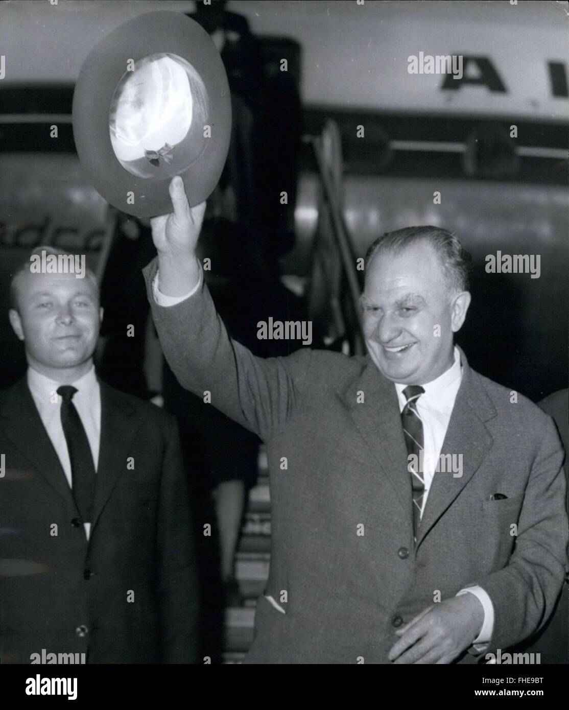 1966 - Serge Vinogradov, Soviet Ambassador, arrived yesterday evening at Orly airport. Lots of people came to welcome him. © Keystone Pictures USA/ZUMAPRESS.com/Alamy Live News Stock Photo