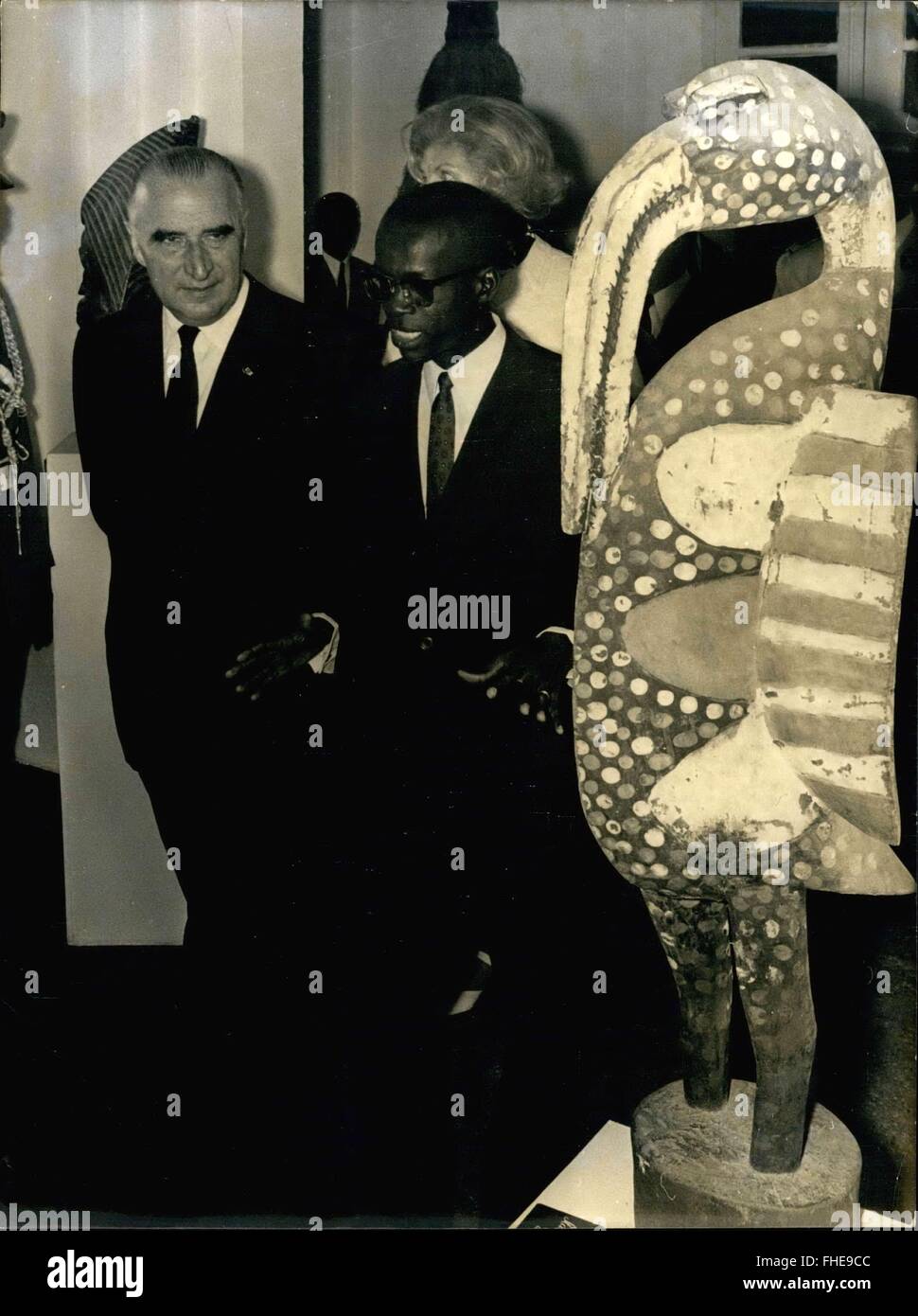 1961 - France's President Pompidou and Senegal's President Senghor Leopold Sedar Senghor the first President of the Republic of Senegal © Keystone Pictures USA/ZUMAPRESS.com/Alamy Live News Stock Photo