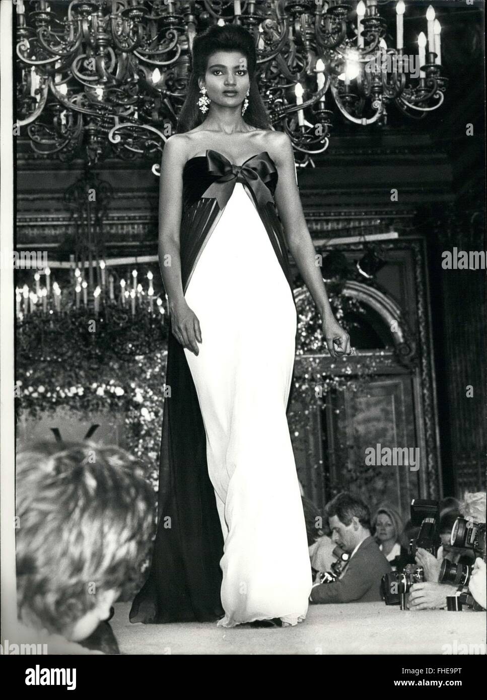 1966 Yves Saint Laurent Model Wearing Fall Winter Evening Gown C Keystone Pictures Usa Zumapress Com Alamy Live News Stock Photo Alamy
