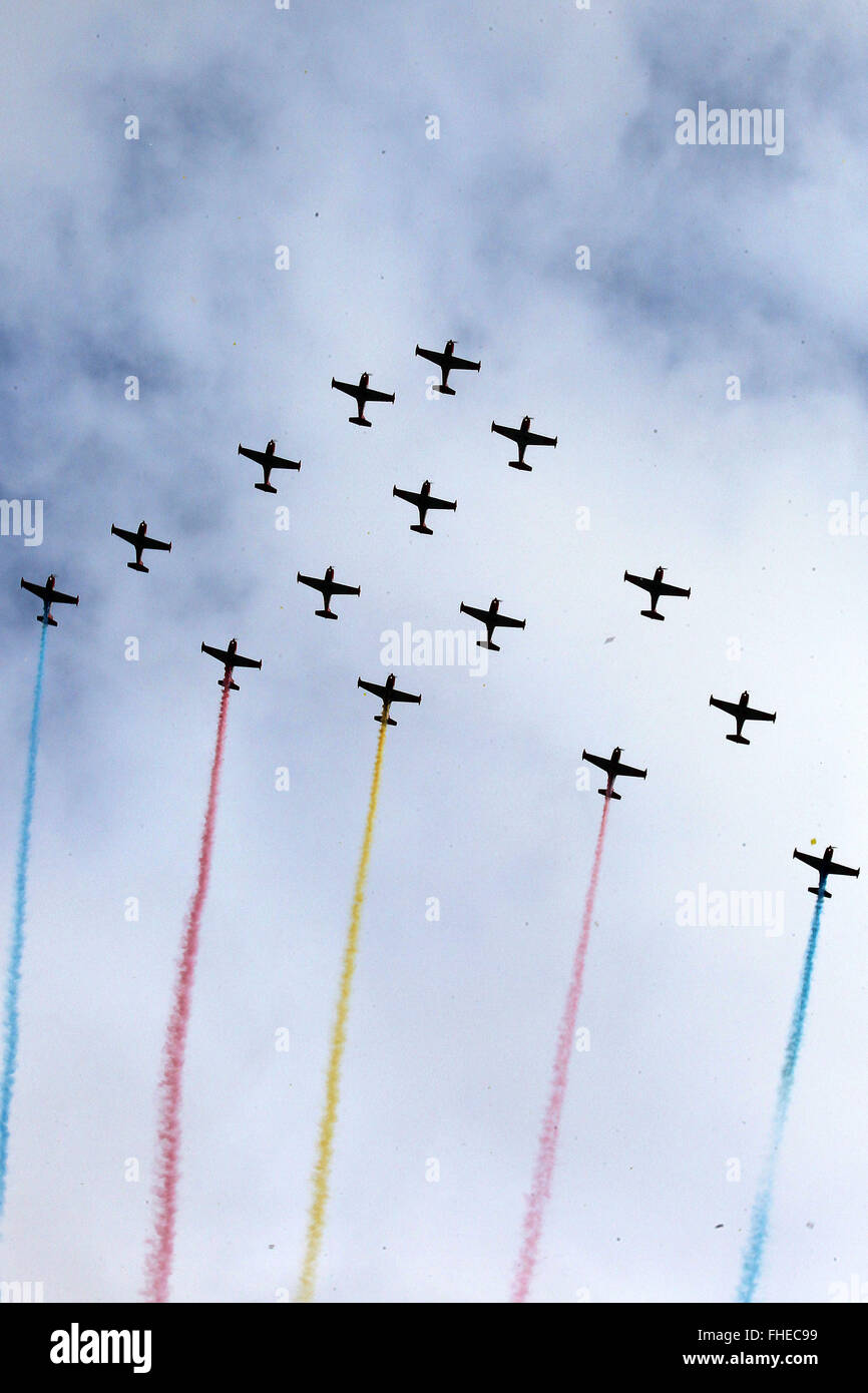 Quezon City. 25th Feb, 2016. Photo taken on Feb. 25, 2016 shows fighter jets from the Philippine Air Force performing during the 30th anniversary of the People Power Revolution in Quezon City, the Philippines. Filipinos on Thursday celebrated the 30th anniversary of the People Power Revolution, an event that toppled the dictatorship of former President Ferdinand Marcos in 1986. Credit:  Rouelle Umali/Xinhua/Alamy Live News Stock Photo