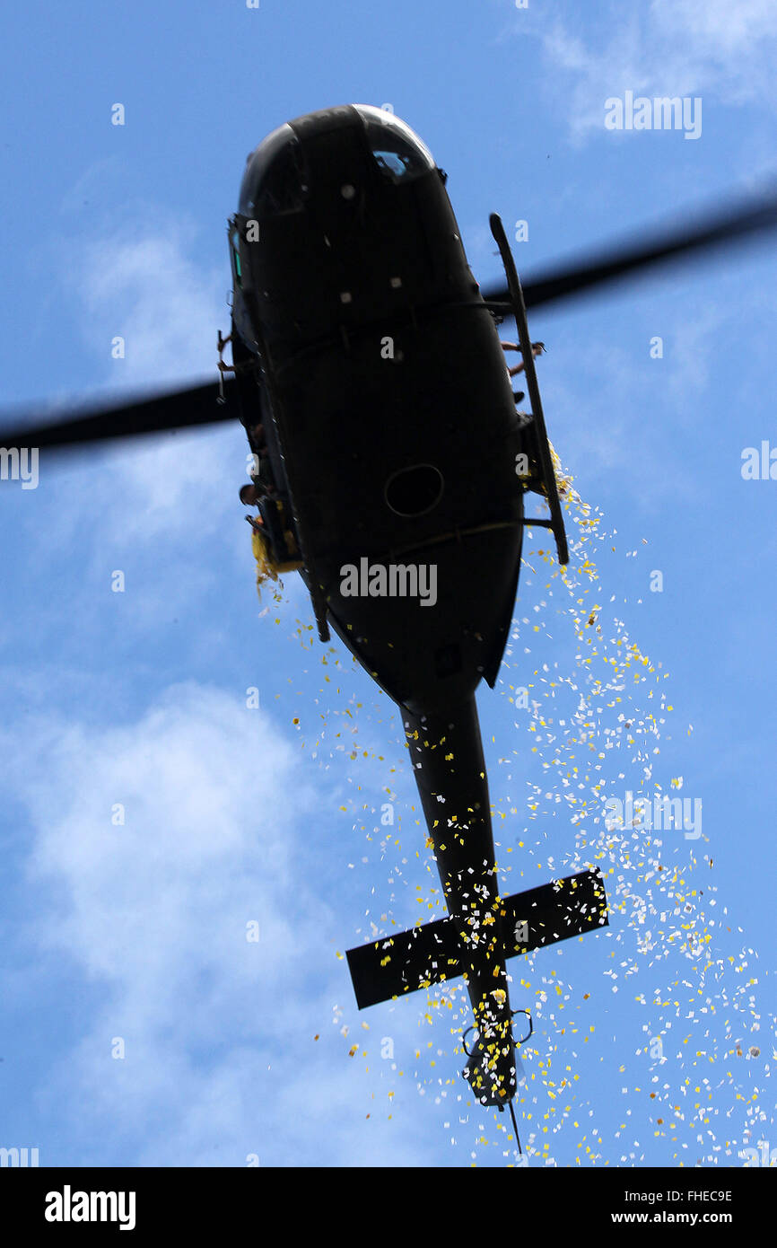 Quezon City. 25th Feb, 2016. Photo taken on Feb. 25, 2016 shows a helicopter dropping confetti during the 30th anniversary of the People Power Revolution in Quezon City, the Philippines. Filipinos on Thursday celebrated the 30th anniversary of the People Power Revolution, an event that toppled the dictatorship of former President Ferdinand Marcos in 1986. Credit:  Rouelle Umali/Xinhua/Alamy Live News Stock Photo
