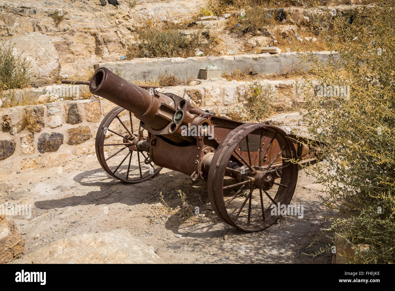 An old canon in the ruins of the historical Kerak Castle, Hashemite Kingdom  of Jordan, Middle East Stock Photo - Alamy