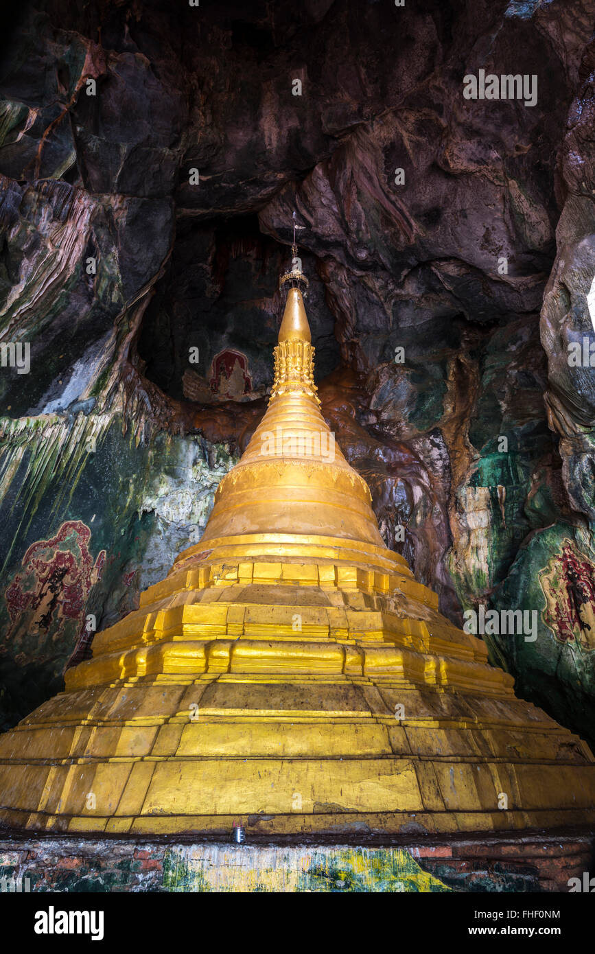 Pagoda, Buddha statues, Kaw ka Thawng cave, near Hpa-an, Karen or Kayin State, Myanmar, Burma Stock Photo
