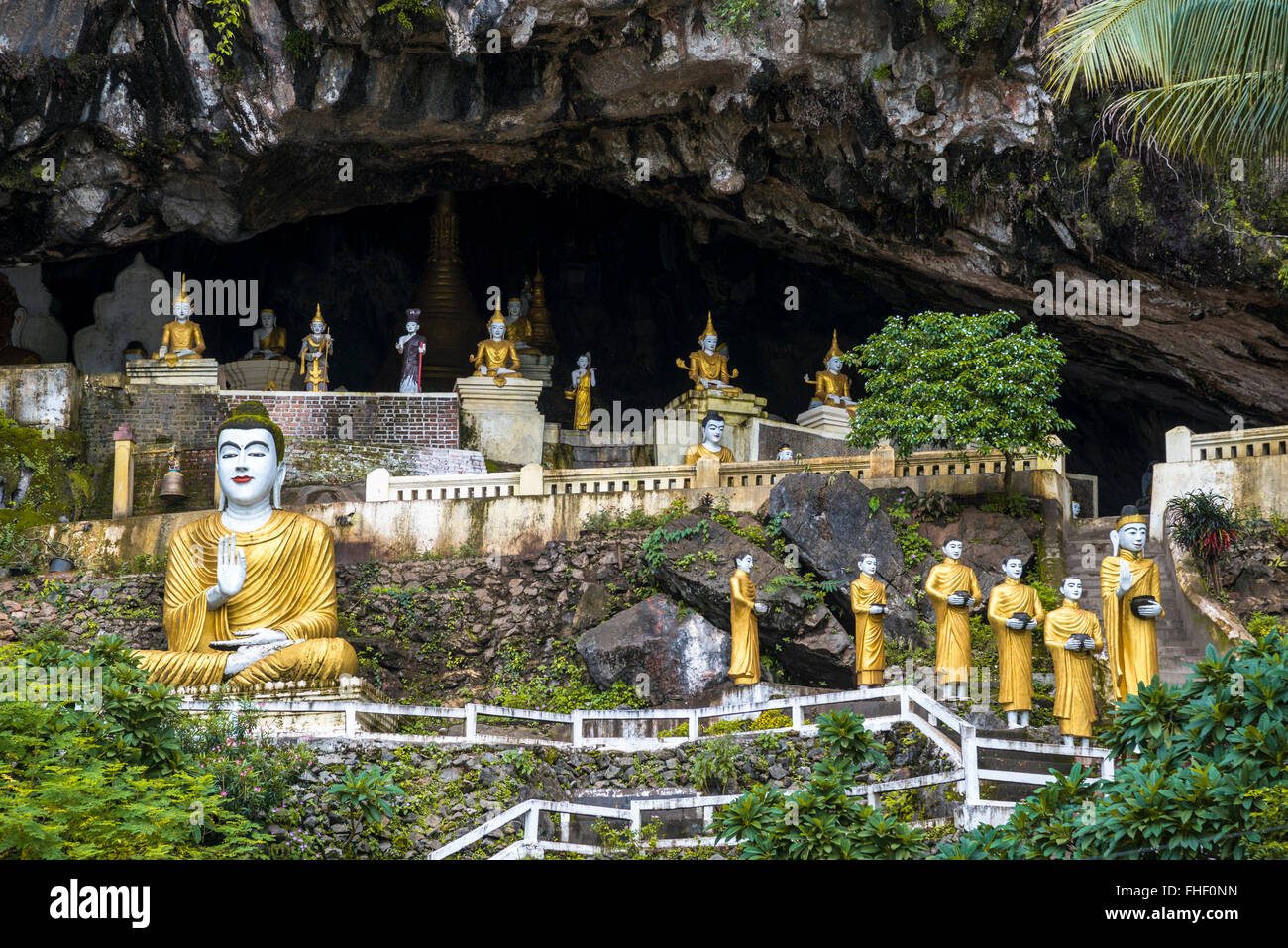 Buddha statues, pagodas, Kaw ka Thawng cave, Karst hills, near Hpa-an, Karen or Kayin State, Myanmar, Burma Stock Photo