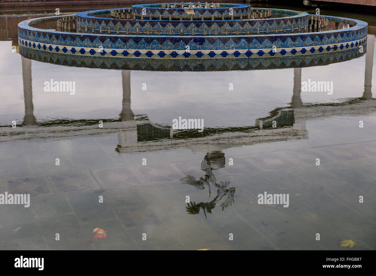 Tashkent's main square symbolises independence.  The arch of good and noble inspirations rises up with storks at the centre Stock Photo