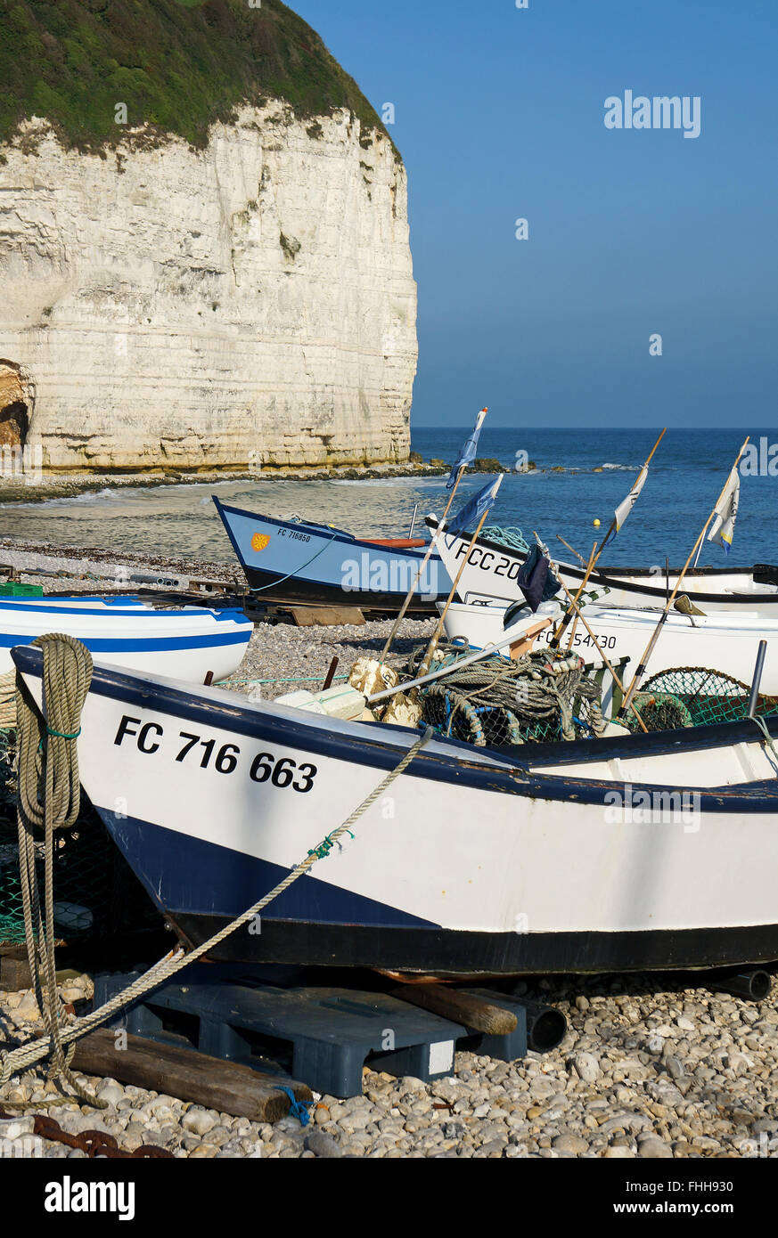 Fishing boats in front of white cliffs on the beach of Yport, Normandy ...