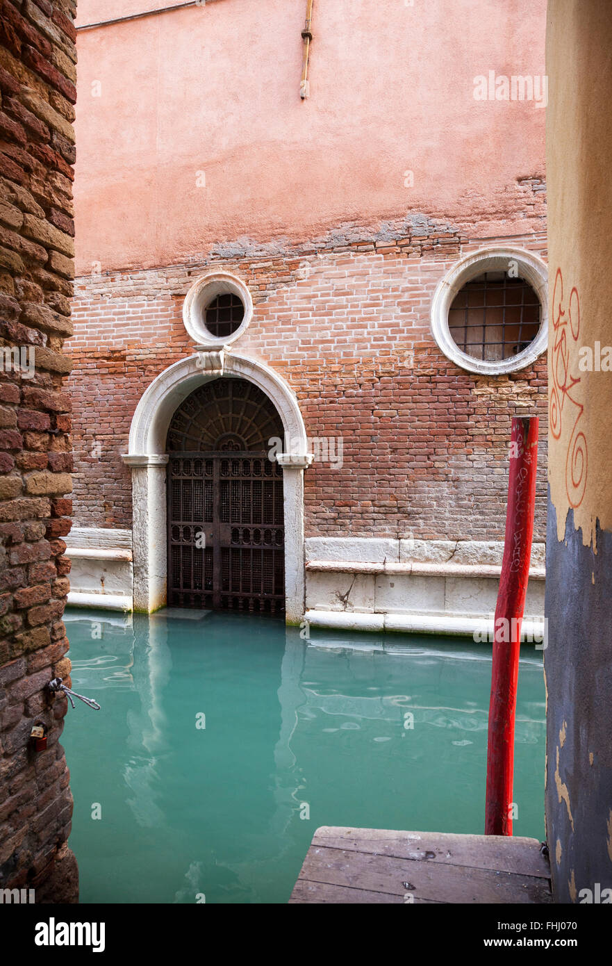 Small landing stage on Venetian canal Rio de san Salvador, Venice Stock Photo