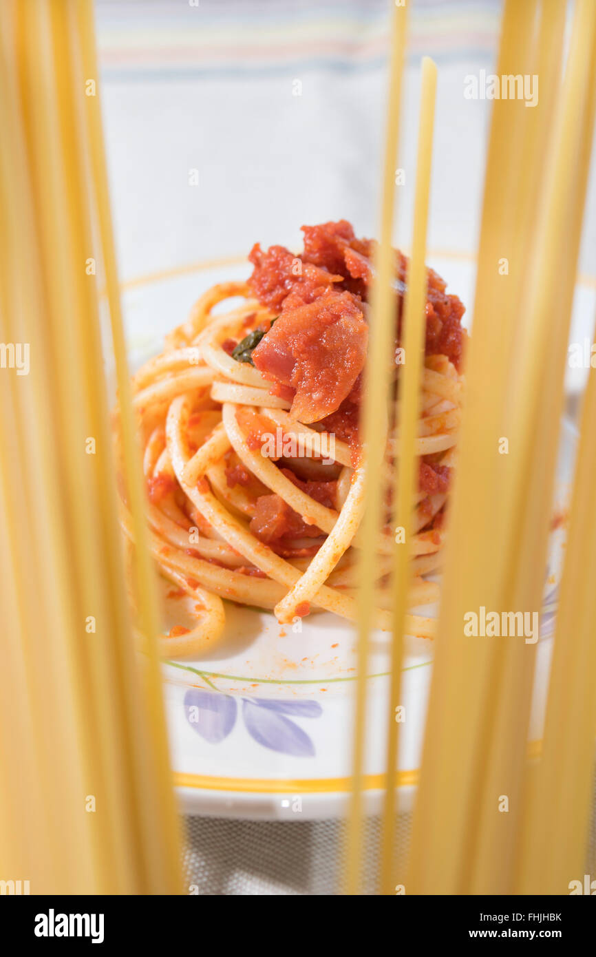 Spaghetti With Fresh Tomato Sauce Stock Photo - Alamy