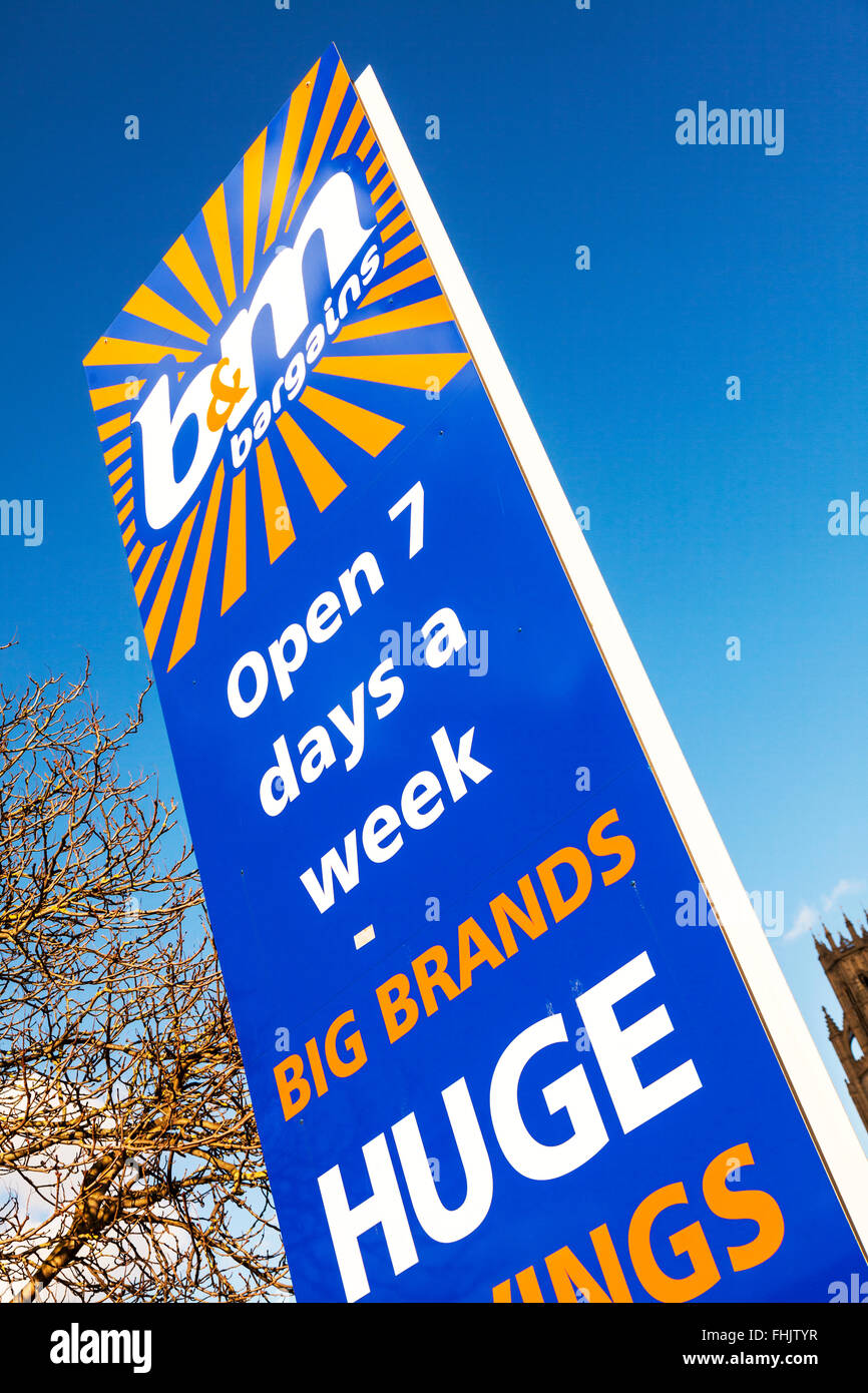 B&M bargains B & M discount brands shop sign store exterior logo UK England Stock Photo